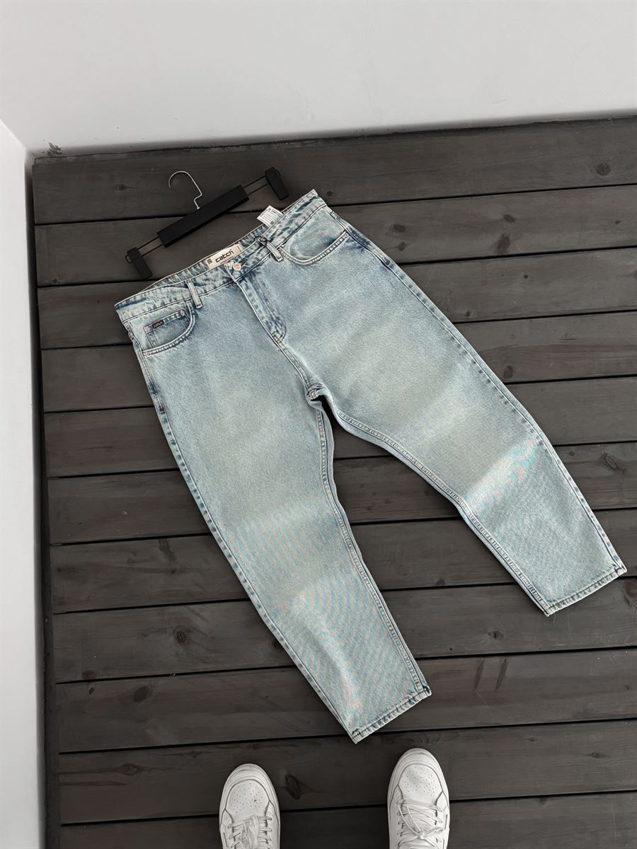 Ice Blue Boyfriend Jean