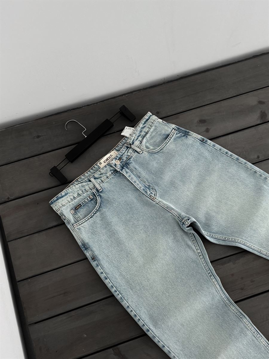 Ice Blue Boyfriend Jean