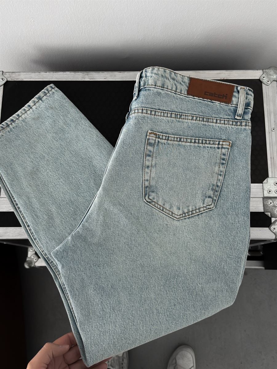 Ice Blue Boyfriend Jean