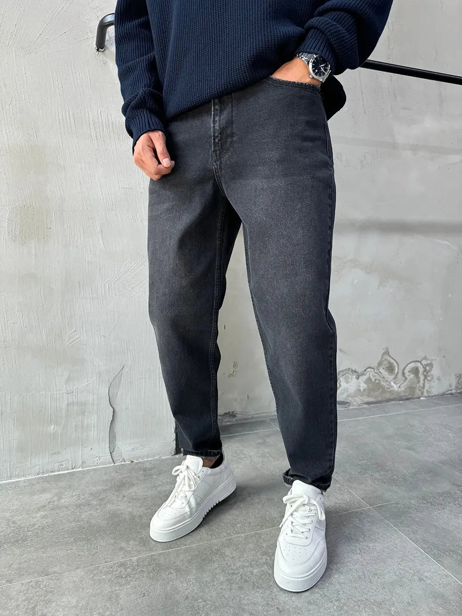 Washed Black Details Mom Fit Jean