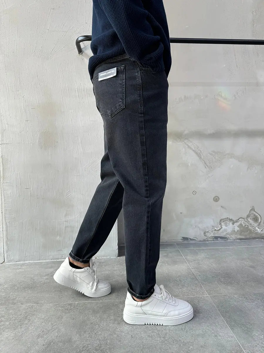 Washed Black Details Mom Fit Jean